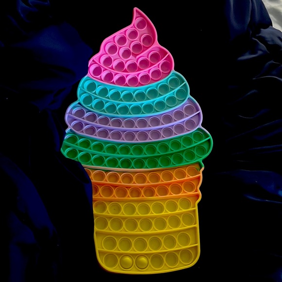 Jumbo Ice cream cone pop-it - Picture 2 of 2
